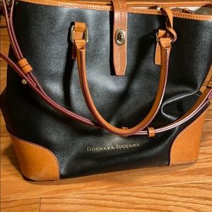 Medium-large black/tan shoulder bag